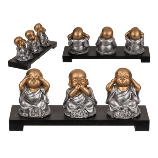 3 Polyresin decoration figurines on wooden bowl,